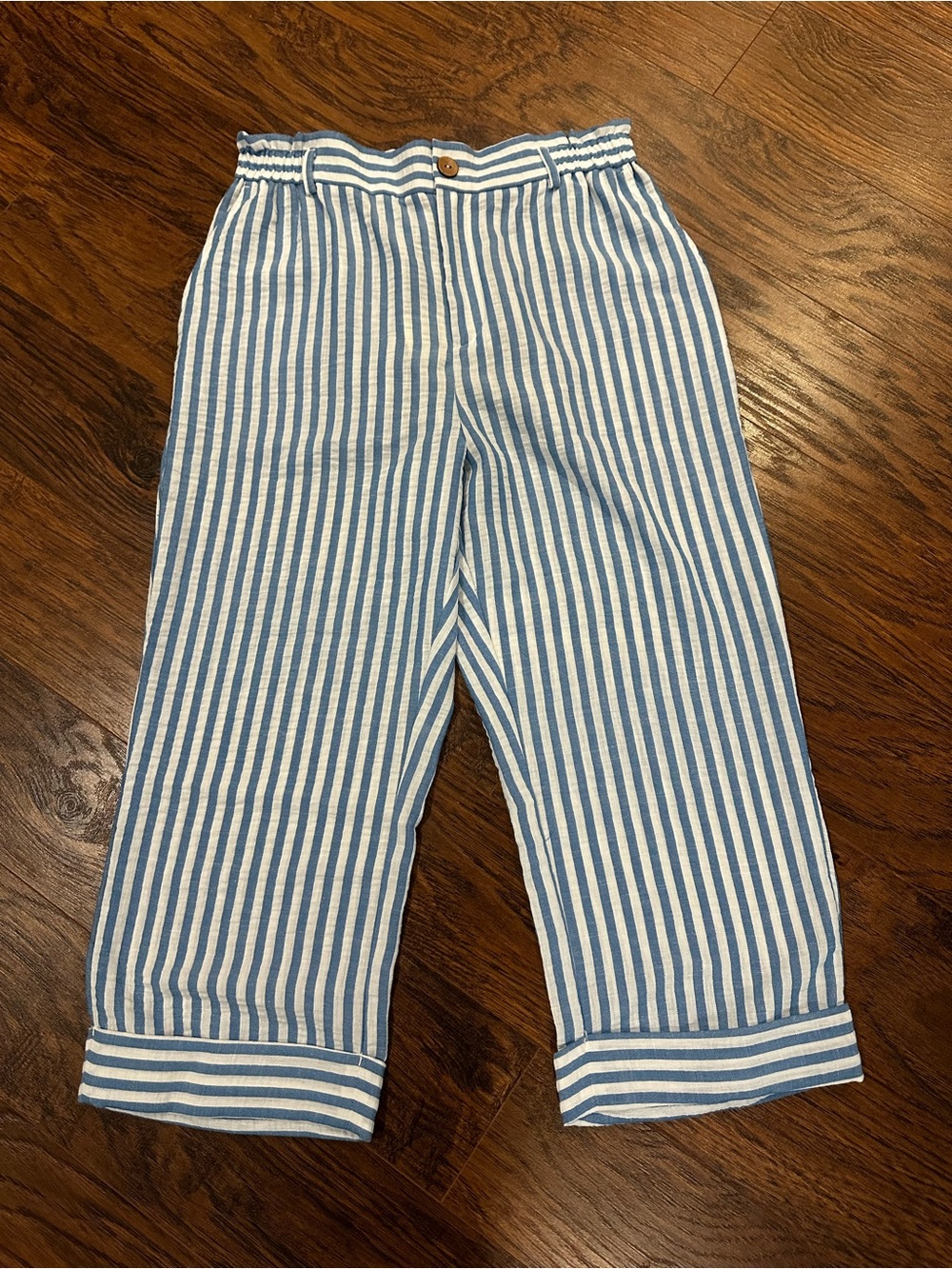 HALARA Women’s Blue & White Vertical Stripe capri pants